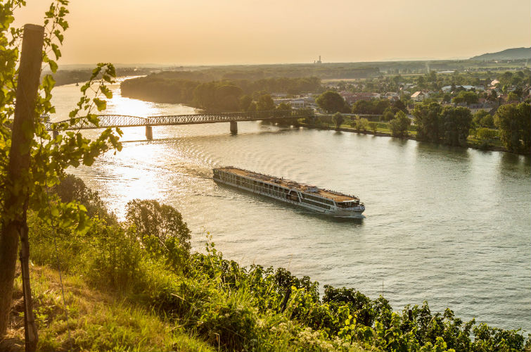 Amadeus Silver sailing on the Danube