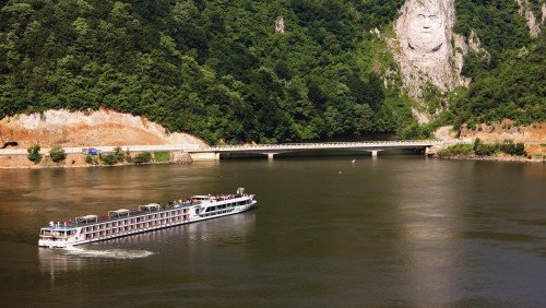 river tours to