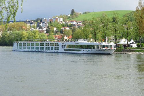 river tours to
