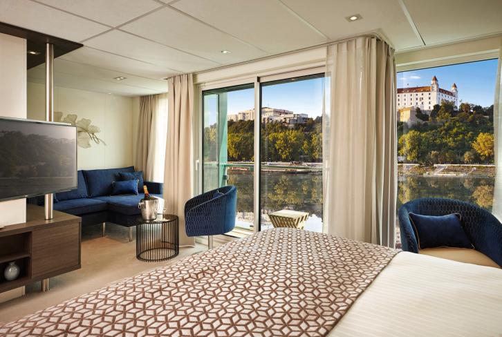 AMADEUS Suite with Walk-Out Exterior Balcony